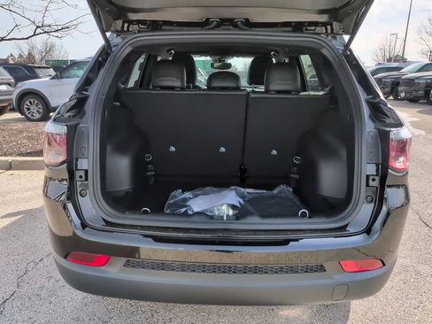 New 2026 Jeep Compass Latitude image 9