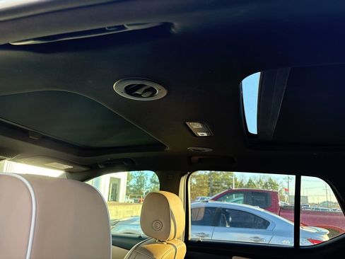 Used 2023 Chevrolet Traverse Premier image 8