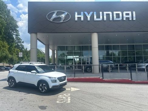 Used 2021 Hyundai Venue SEL FWD image 1
