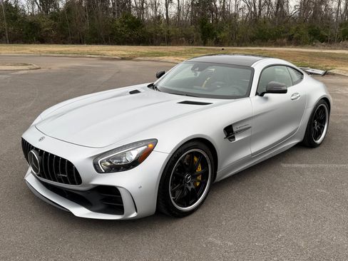 Used 2018 Mercedes-Benz AMG GT R image 2