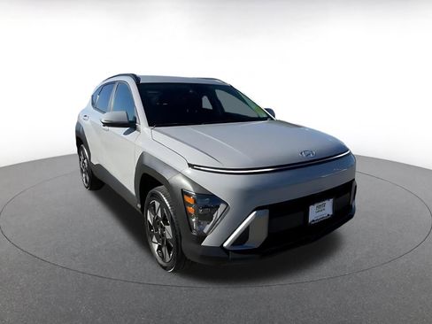 Used 2025 Hyundai Kona SEL image 3