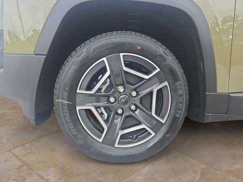 New 2026 Jeep Cherokee Laredo AWD/4WD image 26