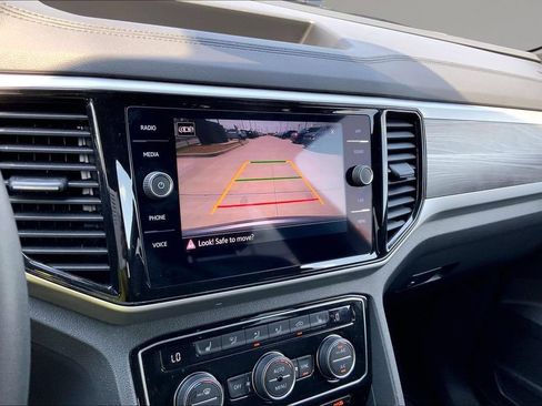 Certified 2023 Volkswagen Atlas Cross Sport SE w/ Panoramic Sunroof Package AWD/4WD image 21