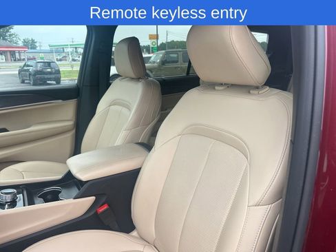 Used 2024 Jeep Grand Cherokee L Limited w/ Luxury Tech Group II AWD/4WD image 9