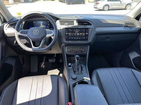 Used 2023 Volkswagen Tiguan SE AWD/4WD image 34
