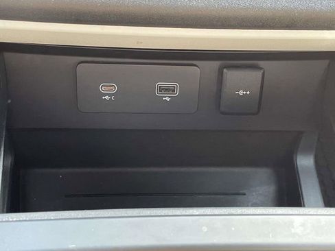 Used 2023 Land Rover Defender 130 X-Dynamic SE image 26