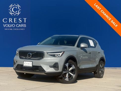 Certified 2025 Volvo XC40 B5 Plus image 1