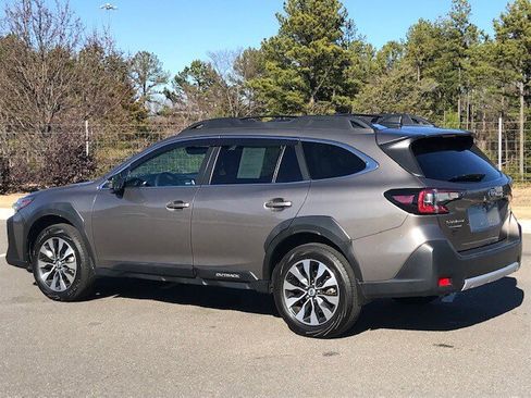 Used 2023 Subaru Outback Limited image 3
