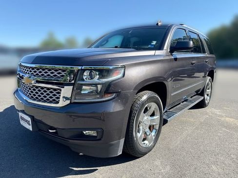 Used 2017 Chevrolet Tahoe LT w/ LT Signature Package AWD/4WD image 4