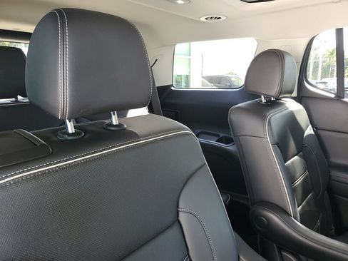 Certified 2023 GMC Acadia Denali w/ Black Diamond Edition FWD image 25