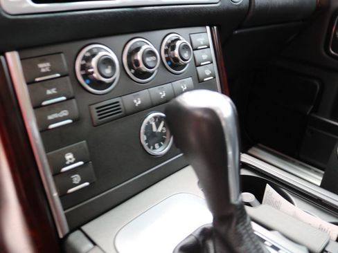 Used 2010 Land Rover Range Rover HSE AWD/4WD image 24