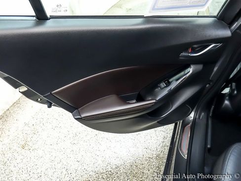 Used 2018 MAZDA MAZDA3 Grand Touring image 23