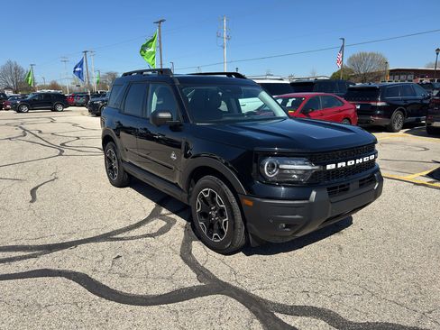 Used 2025 Ford Bronco Sport Outer Banks w/ Outer Banks Tech Package+ AWD/4WD image 3