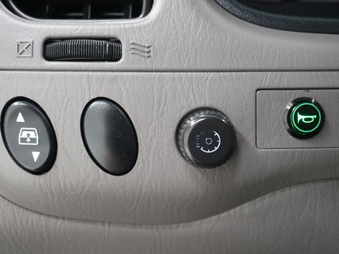 Used 2004 Toyota Sequoia SR5 RWD image 21