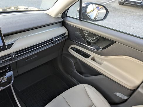 Certified 2024 Lincoln Corsair FWD w/ Equipment Group 101A image 20