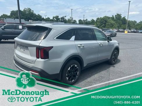 Used 2025 Kia Sorento S AWD/4WD image 4