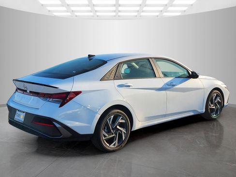 New 2025 Hyundai Elantra Sport image 5