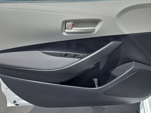 Used 2022 Toyota Corolla LE FWD image 12