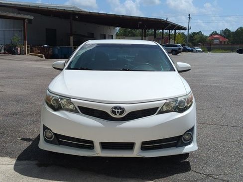 Used 2014 Toyota Camry SE FWD image 2