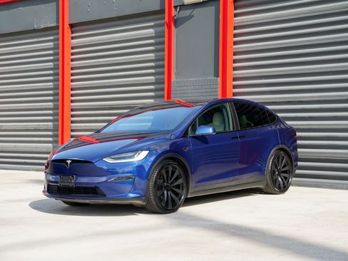 Used 2023 Tesla Model X image 1