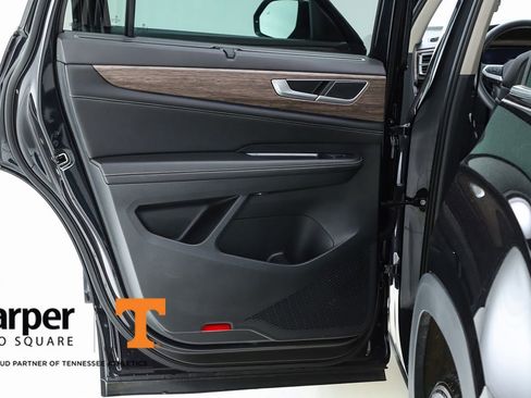 Used 2025 Volkswagen Atlas SEL AWD/4WD image 17