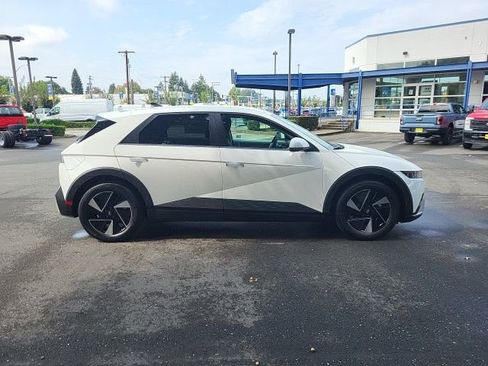 New 2025 Hyundai Ioniq 5 SE image 8
