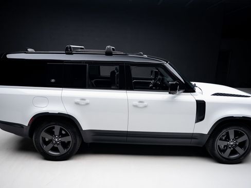 Used 2023 Land Rover Defender 130 SE image 36