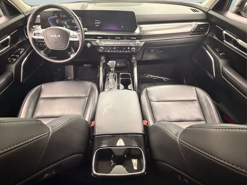 Certified 2025 Kia Telluride S FWD image 19