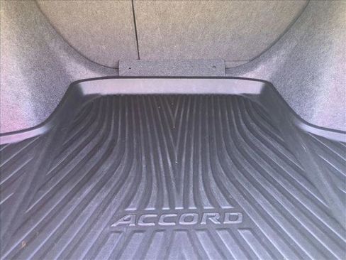 Used 2018 Honda Accord Touring image 6