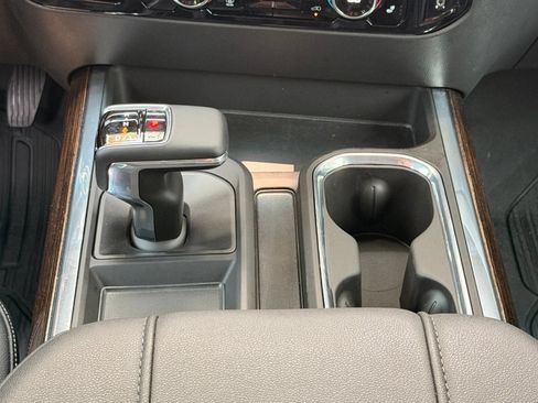 Used 2025 GMC Sierra 1500 Elevation w/ Preferred Package AWD/4WD image 17