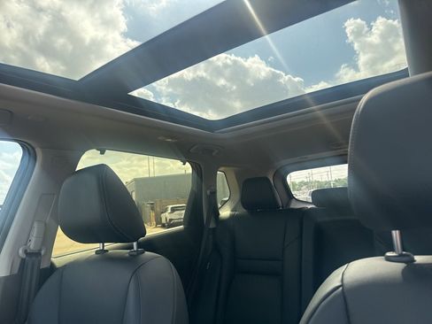 Certified 2025 Nissan Rogue SL w/ SL Premium Package image 43