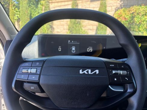 Used 2025 Kia K4 FWD image 28