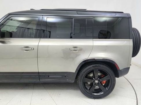 Used 2025 Land Rover Defender 110 X image 4