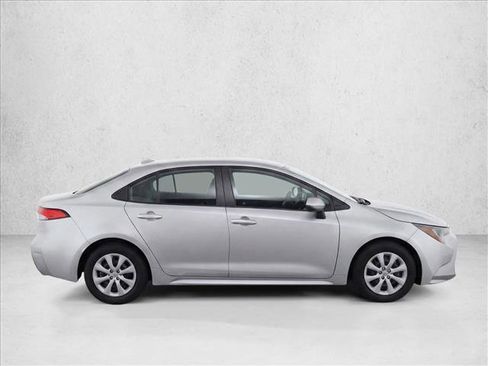 Used 2022 Toyota Corolla LE image 8