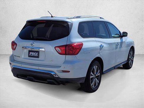 Used 2017 Nissan Pathfinder SV image 5