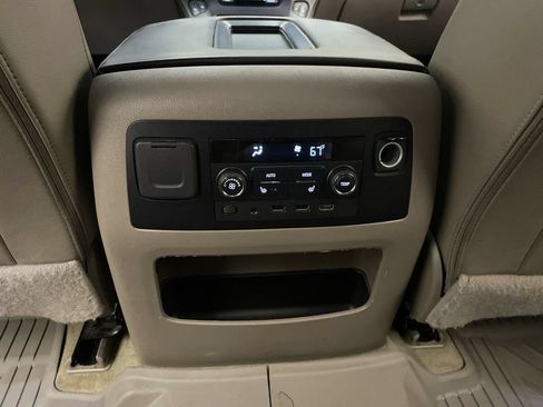 Used 2018 Chevrolet Tahoe LT w/ Luxury Package AWD/4WD image 15