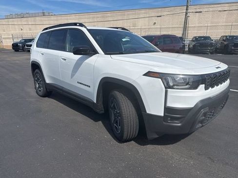 Used 2026 Jeep Cherokee Laredo AWD/4WD image 3
