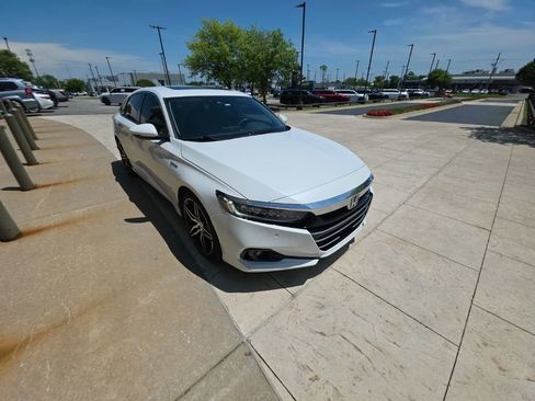 Used 2021 Honda Accord Touring image 3
