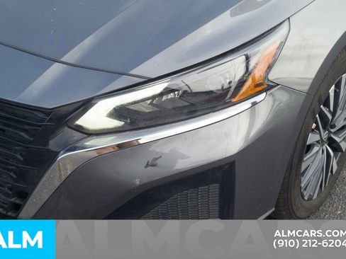 Used 2025 Nissan Altima 2.5 SV image 11