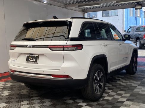 Used 2022 Jeep Grand Cherokee Limited 4xe w/ Luxury Tech Group II AWD/4WD image 6