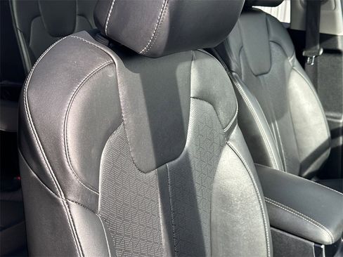 Used 2022 Kia Sorento EX w/ Panoramic Sunroof Package image 12