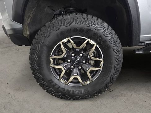 Used 2024 Chevrolet Colorado ZR2 w/ ZR2 Convenience Package III AWD/4WD image 9