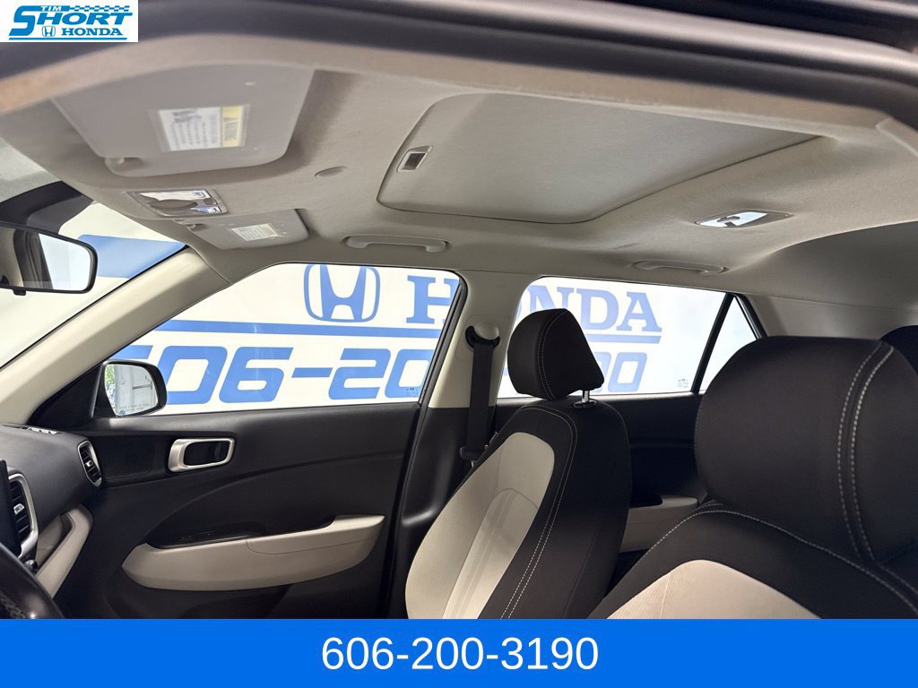 Used 2022 Hyundai Venue SEL FWD image 21