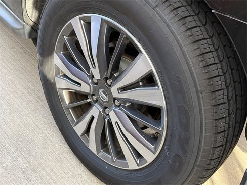 Used 2017 Nissan Pathfinder SL w/ SL Tech Package image 10