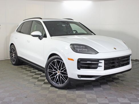 Used 2025 Porsche Cayenne image 9