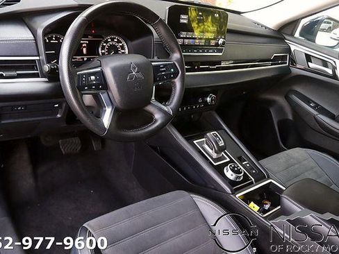 Used 2024 Mitsubishi Outlander FWD image 12