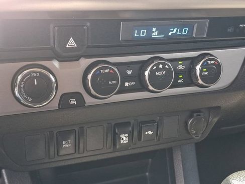 Used 2022 Toyota Tacoma SR5 AWD/4WD image 15