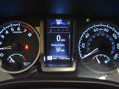 Used 2018 Toyota Tacoma SR5 RWD image 22