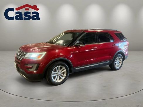 Used 2017 Ford Explorer XLT w/ Equipment Group 202A FWD image 1