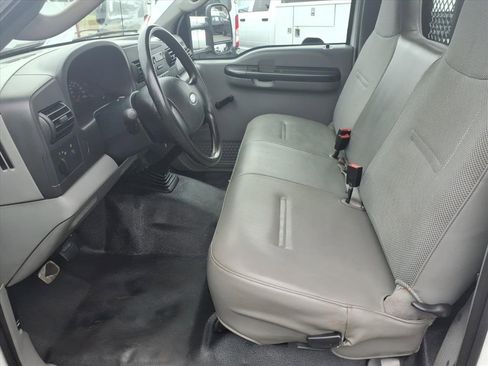 Used 2006 Ford F550 2WD Regular Cab Super Duty image 10